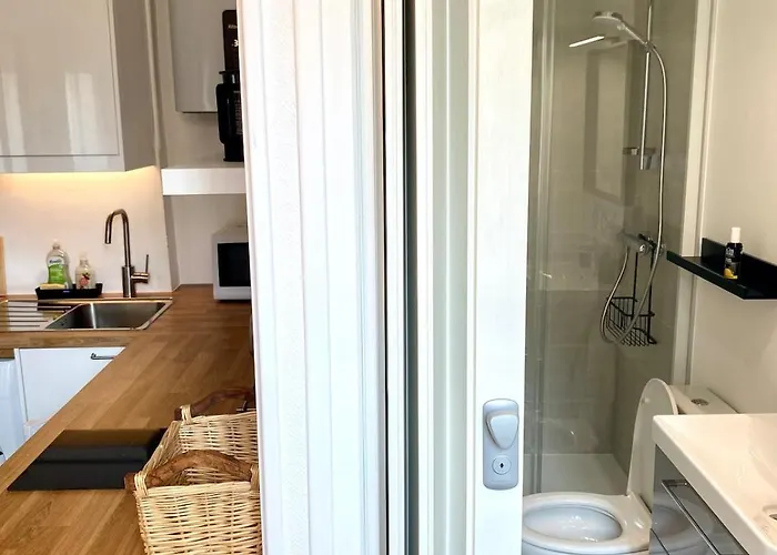 Le Rousseau アパート *